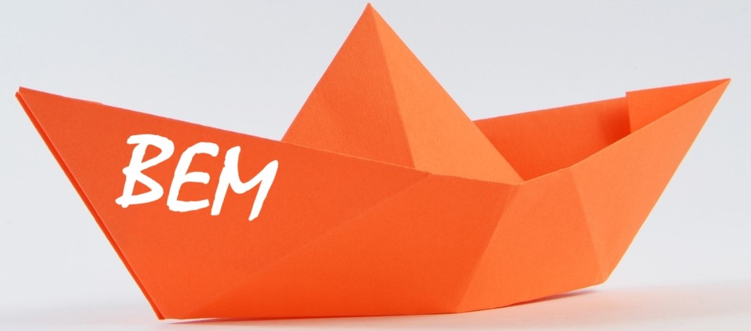 gefaltetes Papierschiffchen in orange, mit weißem Schriftzug BEM