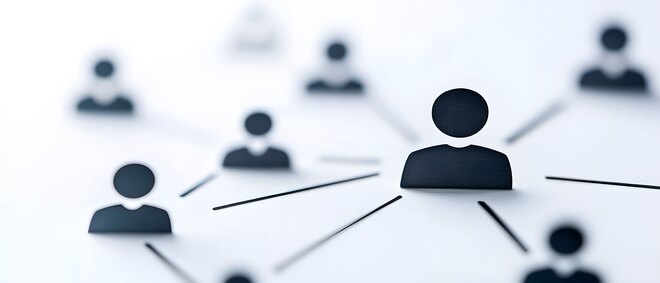 Organizational chart with a leader and subordinates 